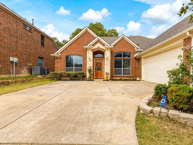 1301 Litchfield Lane, Burleson, TX 76028