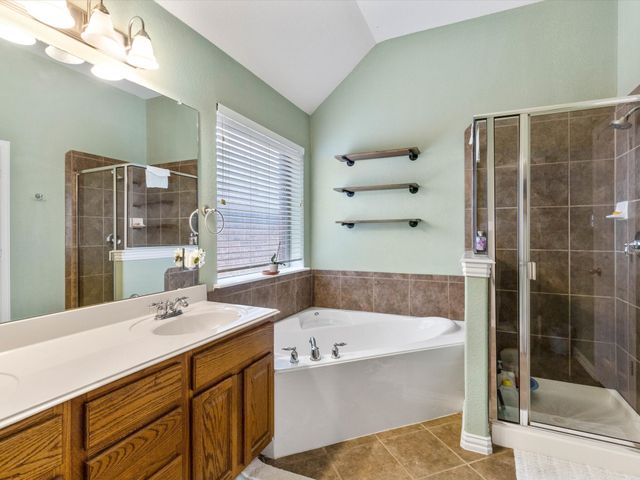 1301 Litchfield Lane, Burleson, TX 76028