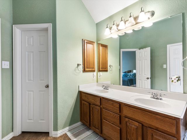 1301 Litchfield Lane, Burleson, TX 76028