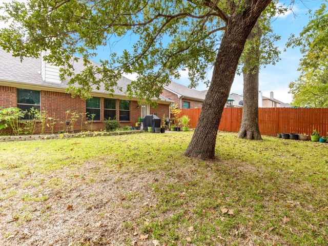 1301 Litchfield Lane, Burleson, TX 76028