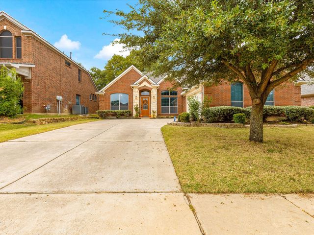 1301 Litchfield Lane, Burleson, TX 76028