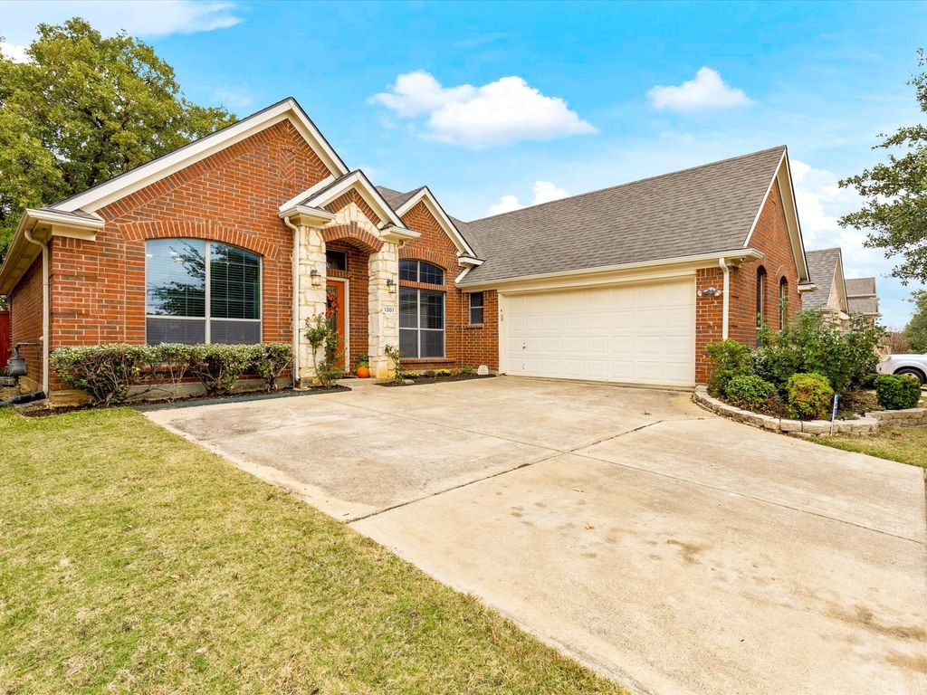 1301 Litchfield Lane, Burleson, TX 76028