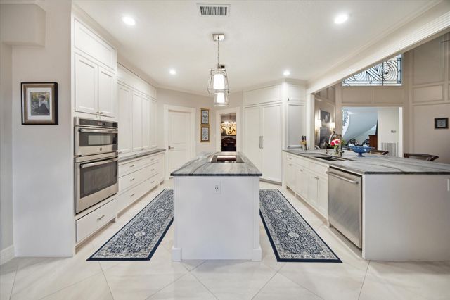 15406 Old Stone Trail, Houston, TX 77079