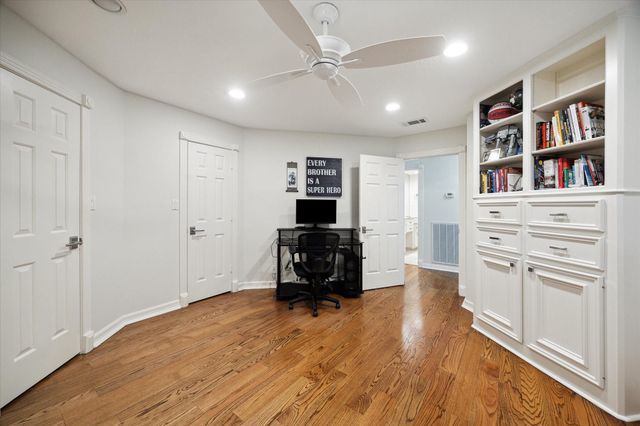 15406 Old Stone Trail, Houston, TX 77079