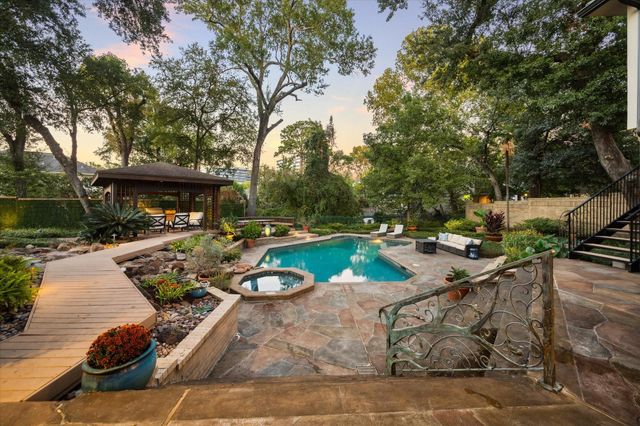 15406 Old Stone Trail, Houston, TX 77079