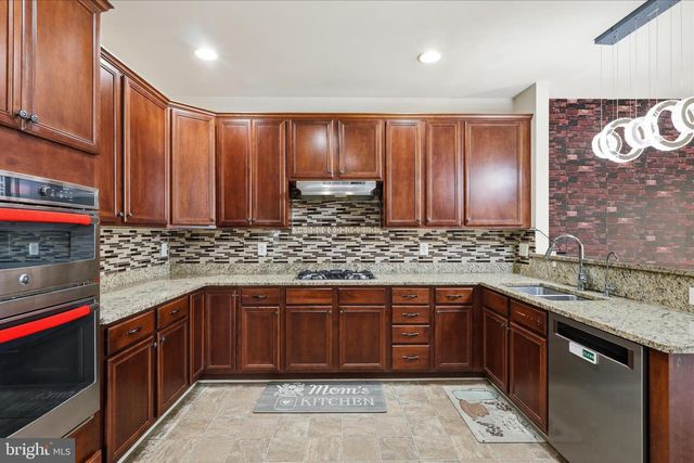 22908 N BROWN SQ, Ashburn, VA 20148