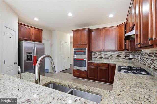 22908 N BROWN SQ, Ashburn, VA 20148