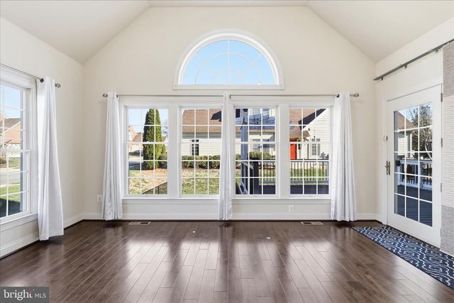 22908 N BROWN SQ, Ashburn, VA 20148