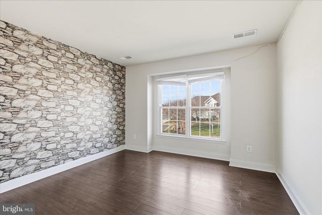 22908 N BROWN SQ, Ashburn, VA 20148