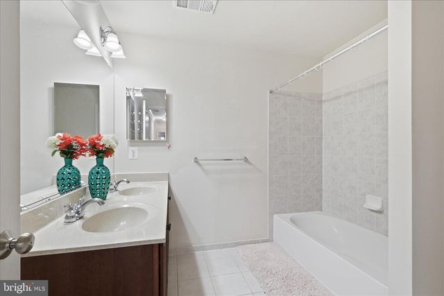 22908 N BROWN SQ, Ashburn, VA 20148