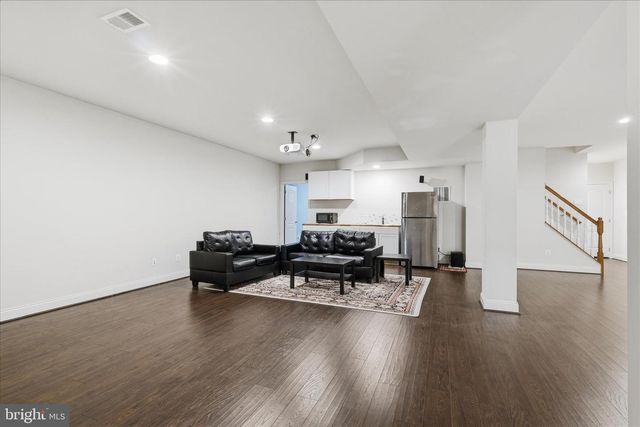 22908 N BROWN SQ, Ashburn, VA 20148