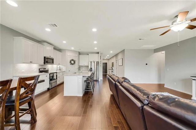 112 Magna LN, Liberty Hill, TX 78642