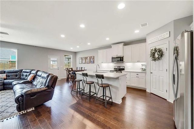 112 Magna LN, Liberty Hill, TX 78642