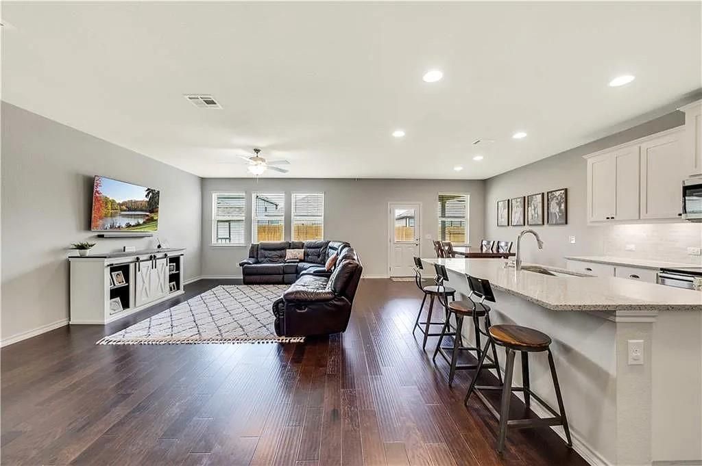 112 Magna LN, Liberty Hill, TX 78642