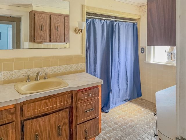 73 Florence Ave, Melrose, MA 02176