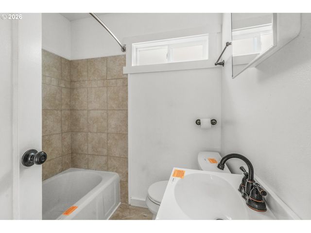 1001 S 6TH Ave, Kelso, WA 98626