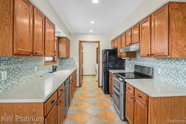 2688 W Genesee Street, Lapeer, MI 48446