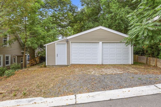 1228 E WASHINGTON Avenue, Council Bluffs, IA 51503