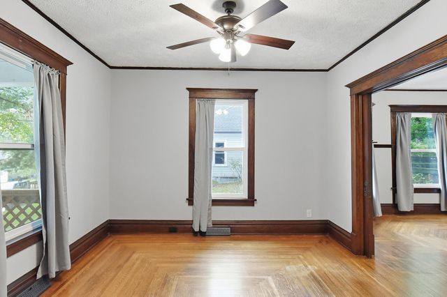 1228 E WASHINGTON Avenue, Council Bluffs, IA 51503