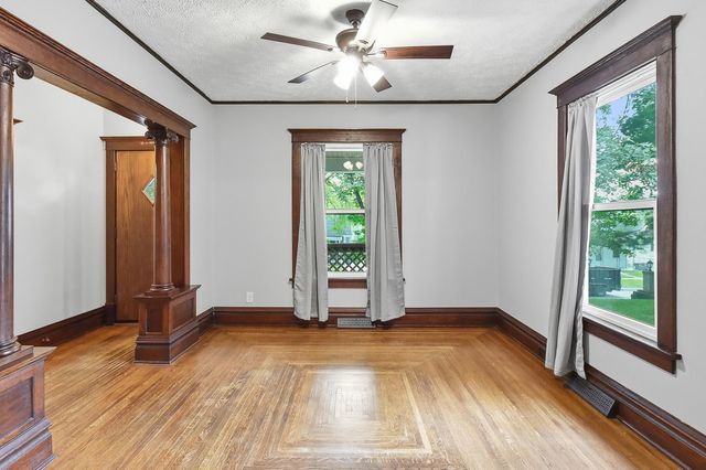 1228 E WASHINGTON Avenue, Council Bluffs, IA 51503