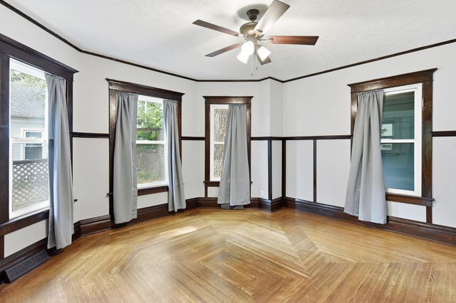 1228 E WASHINGTON Avenue, Council Bluffs, IA 51503