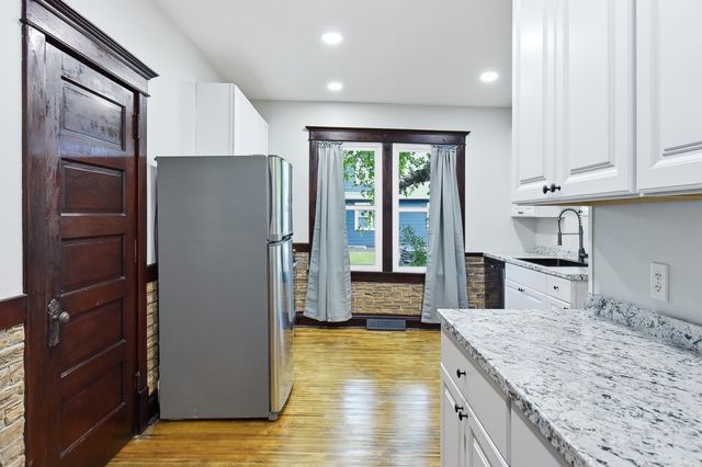 1228 E WASHINGTON Avenue, Council Bluffs, IA 51503