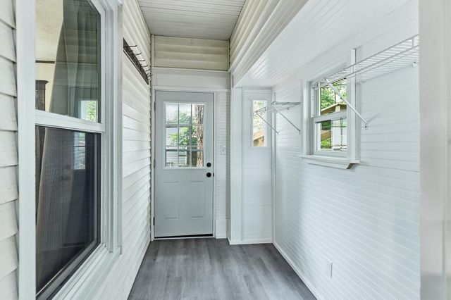 1228 E WASHINGTON Avenue, Council Bluffs, IA 51503