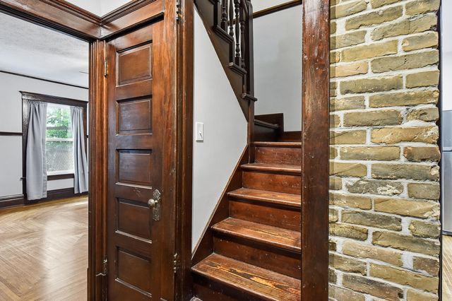 1228 E WASHINGTON Avenue, Council Bluffs, IA 51503