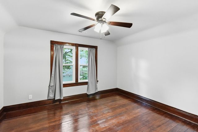 1228 E WASHINGTON Avenue, Council Bluffs, IA 51503