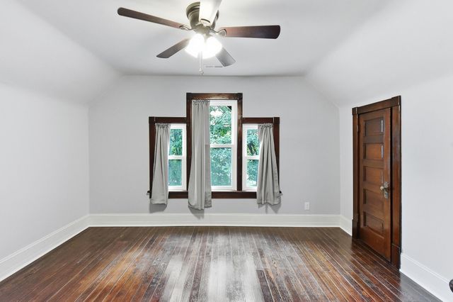1228 E WASHINGTON Avenue, Council Bluffs, IA 51503