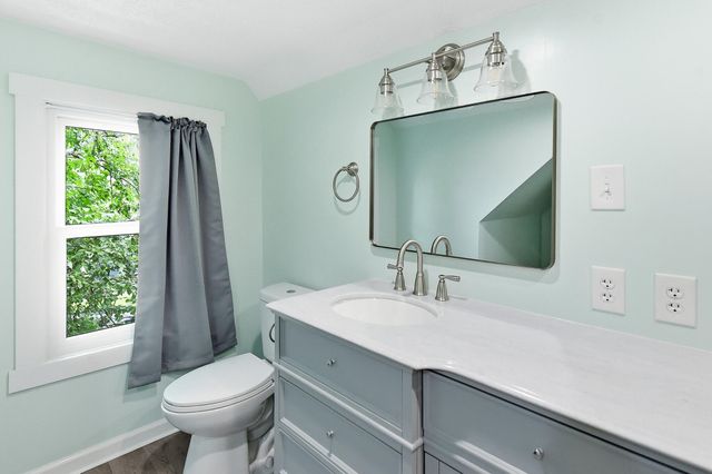 1228 E WASHINGTON Avenue, Council Bluffs, IA 51503