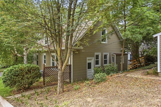 1228 E WASHINGTON Avenue, Council Bluffs, IA 51503
