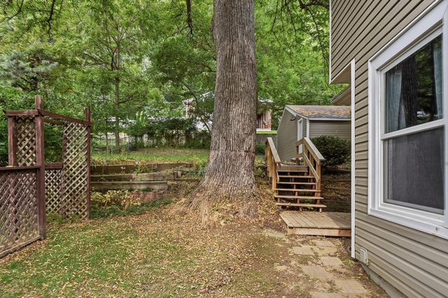 1228 E WASHINGTON Avenue, Council Bluffs, IA 51503