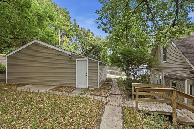 1228 E WASHINGTON Avenue, Council Bluffs, IA 51503