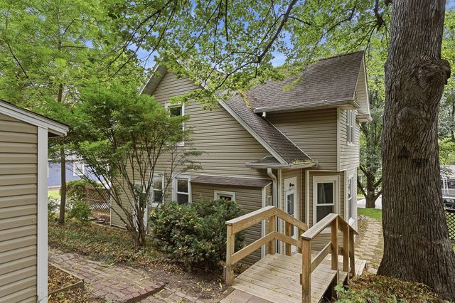 1228 E WASHINGTON Avenue, Council Bluffs, IA 51503