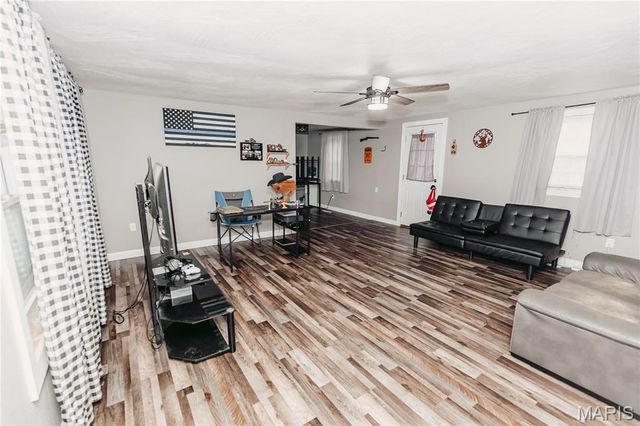 10771 Crest Road, Dixon, MO 65459