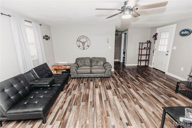 10771 Crest Road, Dixon, MO 65459