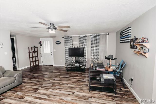 10771 Crest Road, Dixon, MO 65459