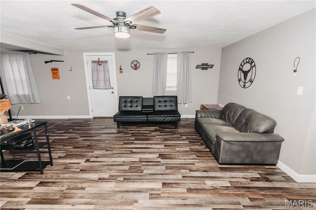 10771 Crest Road, Dixon, MO 65459