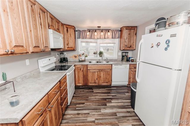 10771 Crest Road, Dixon, MO 65459