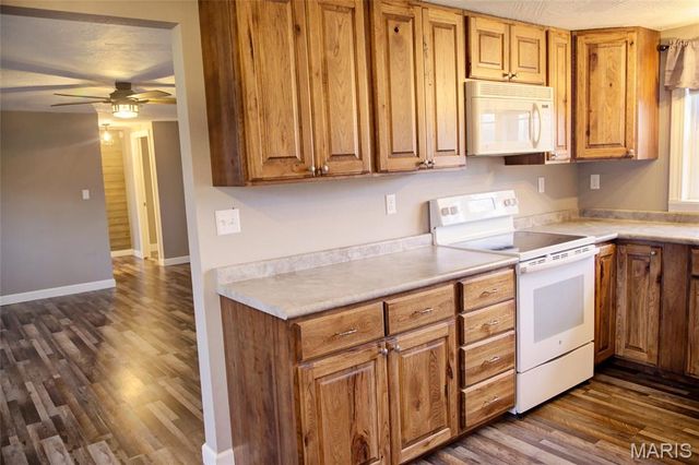 10771 Crest Road, Dixon, MO 65459