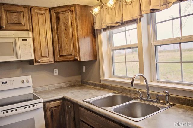 10771 Crest Road, Dixon, MO 65459