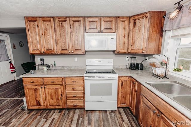 10771 Crest Road, Dixon, MO 65459