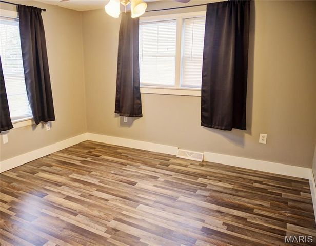 10771 Crest Road, Dixon, MO 65459