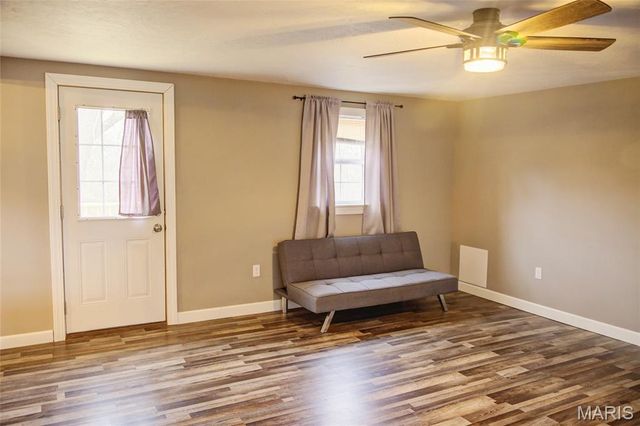 10771 Crest Road, Dixon, MO 65459