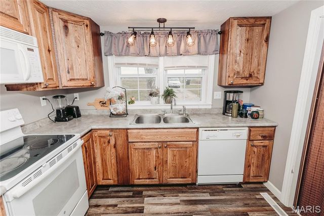 10771 Crest Road, Dixon, MO 65459