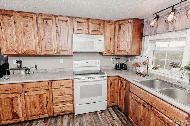 10771 Crest Road, Dixon, MO 65459