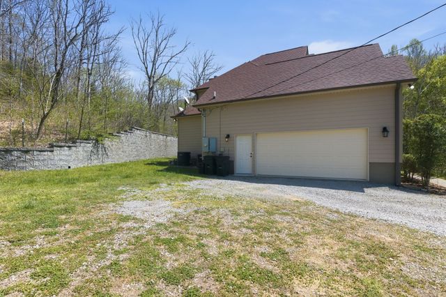 1075 Garland Hollow Rd, Pegram, TN 37143