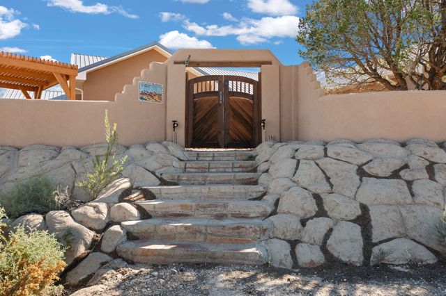 2304 Flagstone Road NE, Rio Rancho, NM 87124