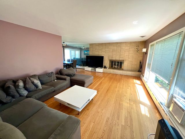 7338 N Tripp Avenue, Lincolnwood, IL 60712